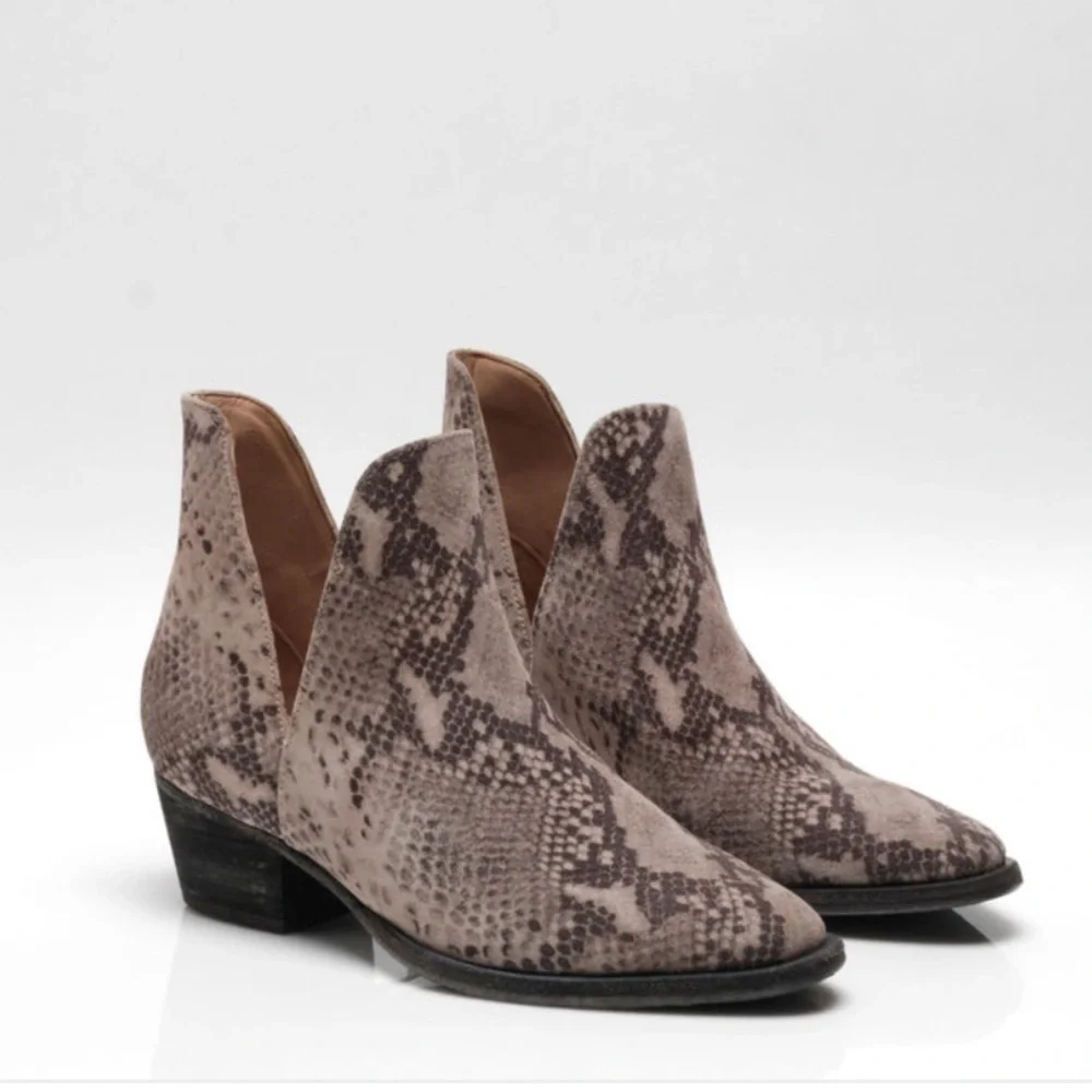 NEW Free People Animal Charm Double V Python Ankle Boots. Size 9
